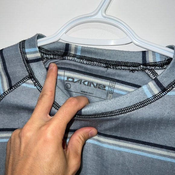 Dakine Underlayer Crewneck Long Sleeve Grey Stripe Large Men Ski Snow Snowboard - Picture 3 of 3